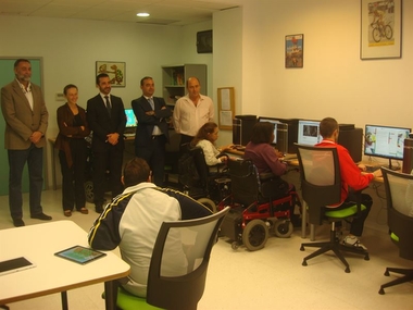 Aspaceba cuenta con un aula de informática gracias a una aportación de 17.000 euros de la Obra Social de 'la Caixa'