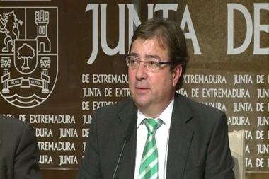 Vara avanza que los presupuestos de Extremadura para 2016 se negociarán con los grupos antes de presentarlos