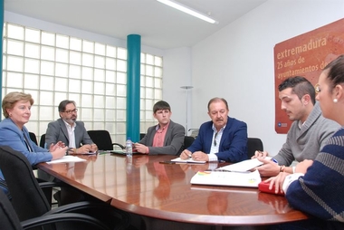 La Fempex aboga por el 'trabajo común' de administraciones y la sociedad para erradicar el camalote del Guadiana