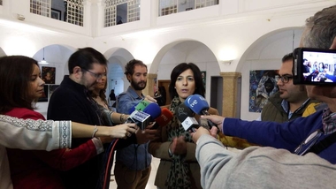 La consejera de Educación y Empleo valora el descenso del paro recogido en la EPA, pero advierte de que no hay que bajar la guardia