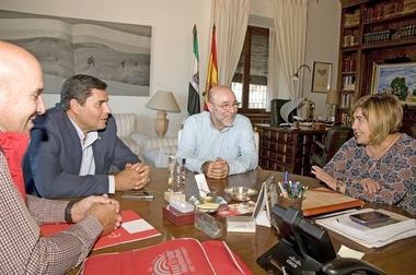 La Diputación de Cáceres y UGT acercan posturas para generar empleo en los municipios