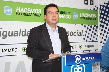 Manzano pregunta a Rivera 'si está a favor o en contra de la subida de impuestos a los extremeños'