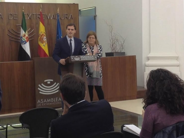 Albert Rivera asegura que 'no vamos a jugar a criticar a los demás', pero hay que 'aspirar a la victoria para ganar'