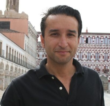 Ricardo Cabezas felicita al pequeño comercio por plantarle cara al PP y volver a los 10 festivos de apertura