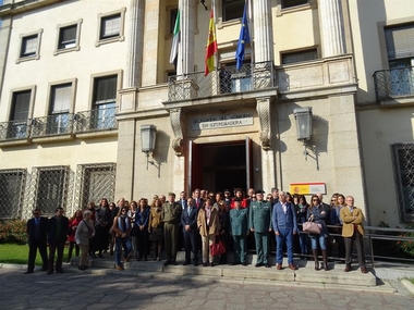 Minuto de silencio en la Delegación del Gobierno en Extremadura 'en recuerdo a unas víctimas inocentes'