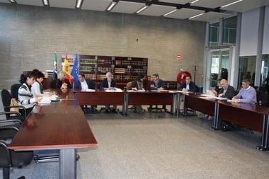 La Junta presenta a agentes sociales y económicos un 'completo' plan para 'profesionalizar' el mercado laboral extremeño