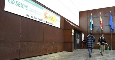 El desempleo baja en 1.260 personas en noviembre en Extremadura