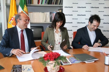 La Orquesta de Extremadura y Liberbank firman un convenio de patrocinio para el próximo encuentro de la Orquesta Joven