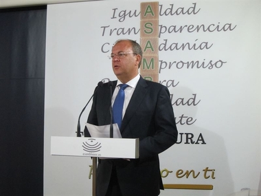 Monago lamenta que Vara se haya 'conformado con mucho menos de lo que podría haber obtenido' por la 'deuda histórica'