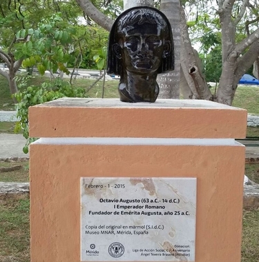 Un busto de Octavio Augusto luce en el Parque de las Tres Méridas en México
