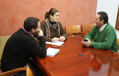 El PSOE explica a APAG su propuesta para luchar contra los robos en el campo