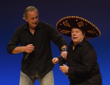 Bertín Osborne y Paco Arévalo presentan en Badajoz su espectáculo 'Mellizos: por humor al arte'