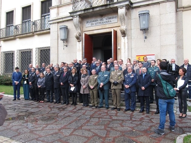 Minuto de silencio en la Delegación del Gobierno en Extremadura para condenar la última víctima de violencia de género
