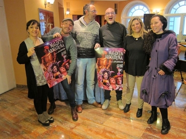 El Gran Teatro de Cáceres acoge la obra 'Retablo jocoso de la maldita armadura', una comedia de enredo de Atakama