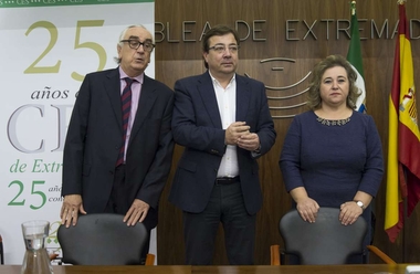 Fernández Vara pide un esfuerzo de las instituciones porque en 'España hay mucho que coser' 