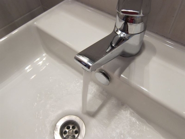 La Unión de Consumidores de Extremadura recuerda que algunos supuestos ya pueden pedir la devolución del canon del agua