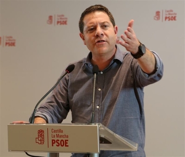Page comparte con Vara el 'desconcierto' por la cesión de senadores: 'Los españoles ni son tontos ni ingenuos'