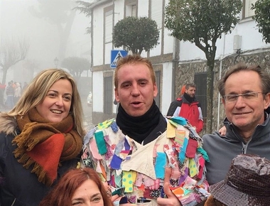 La presidenta de la Asamblea de Extremadura asiste en Piornal a la celebración del Jarramplas