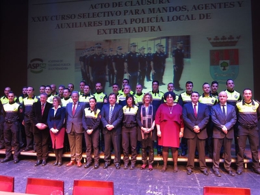 Un total de 72 escolares han participado este jueves, día 21, en la Asamblea de Extremadura en la actividad 'Diputados por un día' enmarcada en un pro