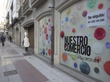 El PSOE propone la colocación de vinilos en los comercios vacíos para mejorar la imagen de las zonas comerciales de Badajoz