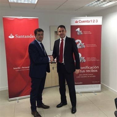 Extraval y Banco Santander renuevan su línea de crédito de ocho millones para pymes y autónomos extremeños