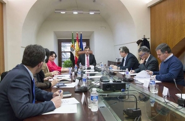 Fernández Vara preside la reunión del patronato de la Fundación para el Desarrollo de la Ciencia y la Tecnología