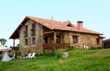 Aumentan un 18,9% los viajeros en los alojamientos de turismo rural de Extremadura en 2015