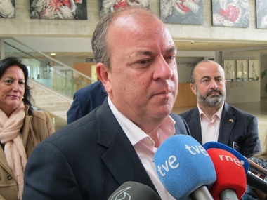 Monago da por hecho el pacto del PSOE con Podemos para formar gobierno porque 'les une la aversión al PP'