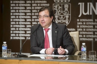Vara ve 'complicado' un acuerdo para gobernar España si los partidos hablan de 'rumores' y no de 'problemas' de la gente