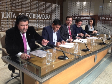 Junta, patronal y sindicatos firman un plan para disminuir la siniestralidad laboral
