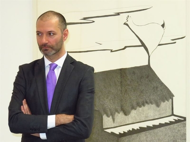 El artista Felipe Ortega expone en la sala Nevacam de Cáceres medio centenar de obras de su muestra 'Cúmulos'