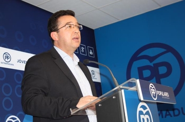 Manzano asegura que la 'responsabilidad' de que aún no haya unos Presupuestos es 'única y exclusivamente' de Vara y del PSOE
