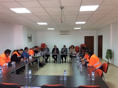 El consejero de Economía comunica a los trabajadores de Aguablanca que le ha pedido a la empresa que retire el ERE