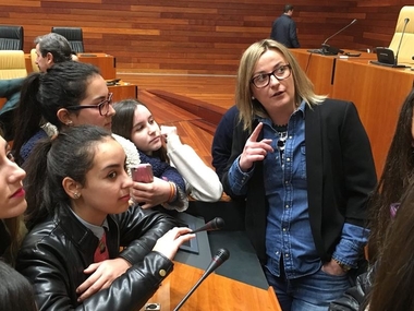 La presidenta de la Asamblea de Extremadura destaca que la educación pública es la 'gran abanderada' de la igualdad