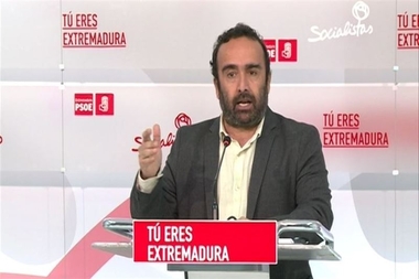 El PSOE extremeño insta a Podemos a 'asumir su responsabilidad' y niega una 'gran coalición' PP-PSOE en la región