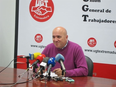 UGT alerta de que una mujer necesita trabajar 95 días más al año que un hombre para cobrar lo mismo en Extremadura