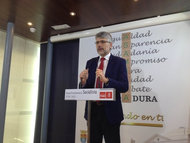 El PSOE acusa a Podemos Extremadura de ser 'una sucursal de las estrategias' de la formación en Madrid