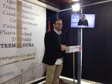 El PSOE insta a Podemos a que 'deje de vivir en los mundos de Yupi' y 'viva la realidad de Extremadura'