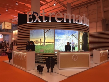 La Diputación de Badajoz promociona su oferta turística en la feria BTL de Lisboa