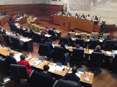 La Asamblea de Extremadura defiende un Pacto de Género para la representación 'equilibrada' en todos los ámbitos