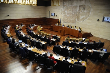 La economía extremeña crece un 3,6 en el cuatro trimestre de 2015, según avanza el consejero José Luis Navarro