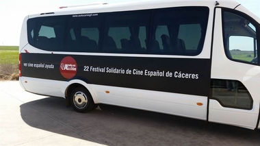 Premiados e invitados a la gala de los San Pancracio 2016 viajan de Madrid a Cáceres en un autobús solidario de cine