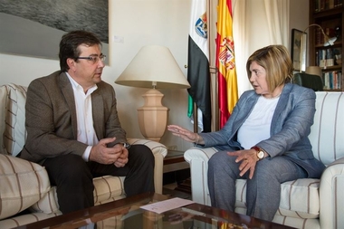 Vara y Cordero abogan por la 'complicidad' de ambas administraciones para crear empleo 