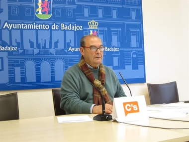 El grupo de Ciudadanos muestra su apoyo a la huelga de los trabajadores de limpieza en Badajoz