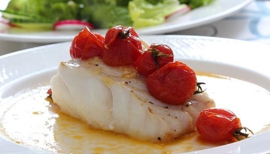 Lomos de bacalao con compota de tomates y jengibre