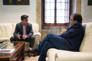 El director de Zoosanitarios de la Sierra expone a Vara los objetivos de su proyecto