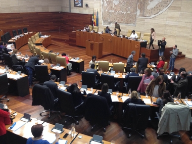 El sueldo de Vara, de los consejeros y de los altos cargos de la Junta de Extremadura estará congelado en 2016
