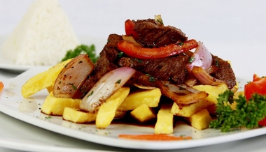 Lomo saltado (Bandera Peruana)