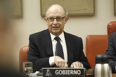 Montoro informa este jueves al Congreso de la desviación del déficit en 2015 y las medidas correctoras para CC.AA.