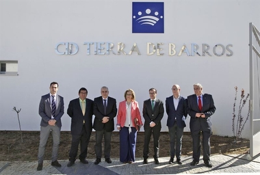 La Diputación de Badajoz inaugura el nuevo CID de Santa Marta de los Barros